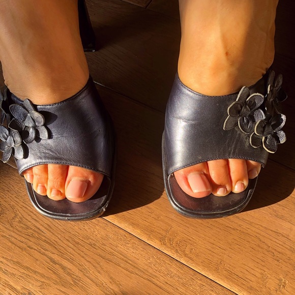 Vintage 90’s Aldo Platform Square Toe Heels - Picture 4 of 16